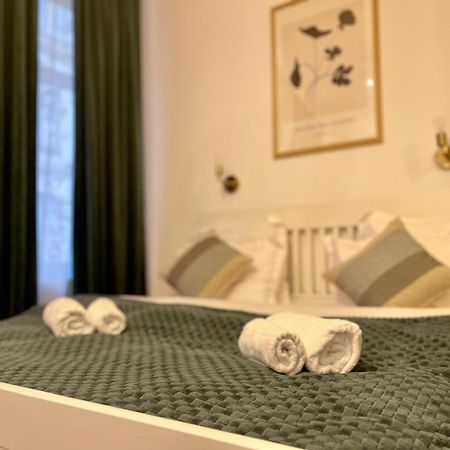 Old Town Jacuzzi Studio Bucureşti Ngoại thất bức ảnh