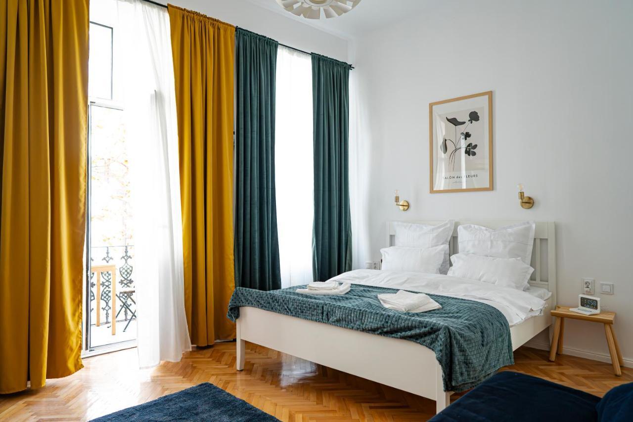 Old Town Jacuzzi Studio Bucureşti Ngoại thất bức ảnh
